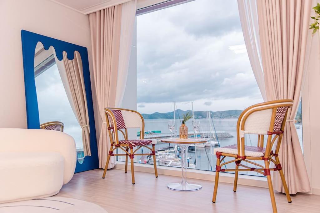 The Castle Ocean Suite Yeosu Εξωτερικό φωτογραφία